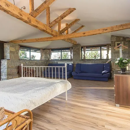 בית נופש Lovely In Gracisce