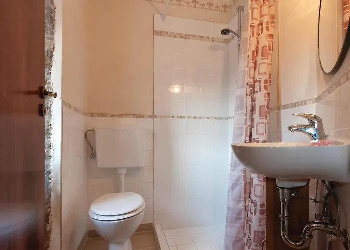 Lovely In Gracisce בית נופש *