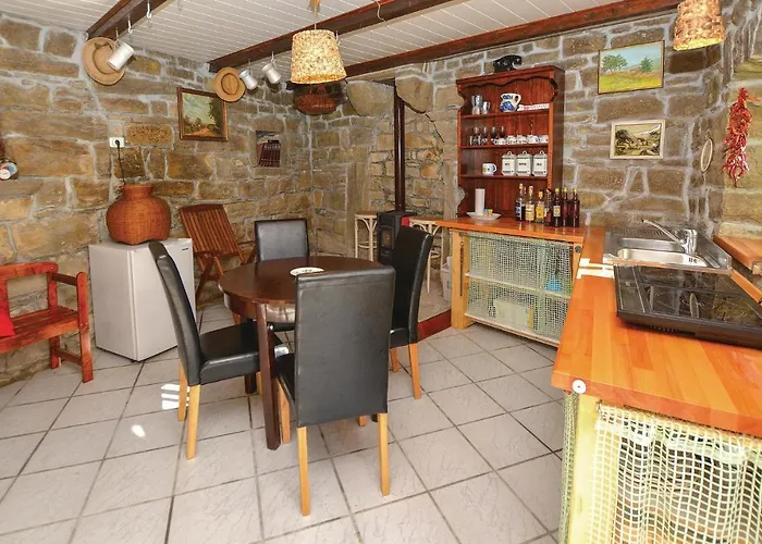 Lovely In Gracisce Kucibreg