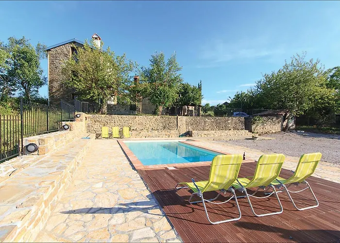 Lovely In Gracisce Kucibreg