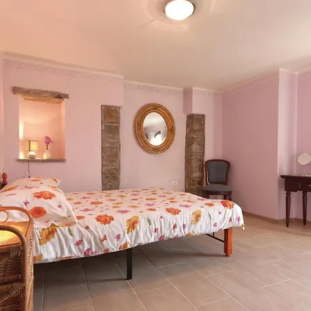 Vakantiehuis Lovely In *