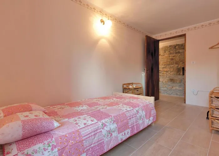 Dom wakacyjny Lovely In Gracisce *