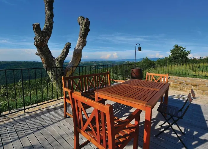 Dom wakacyjny Lovely In Gracisce