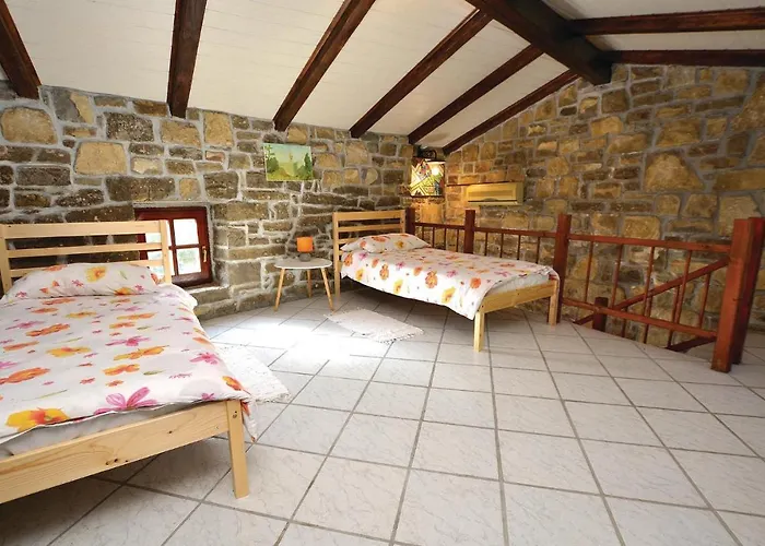 Lovely In Gracisce Kucibreg